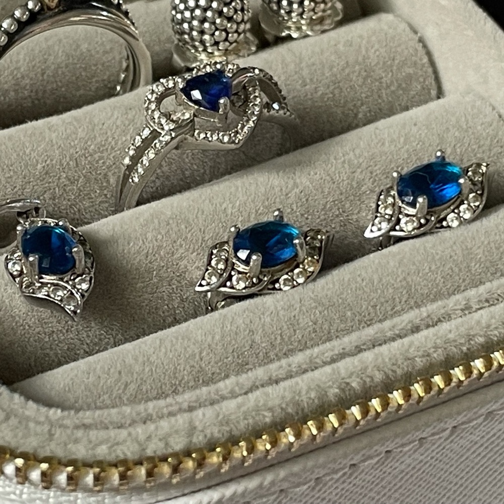 Silver jewelry set - Ring, earrings, pendant.
